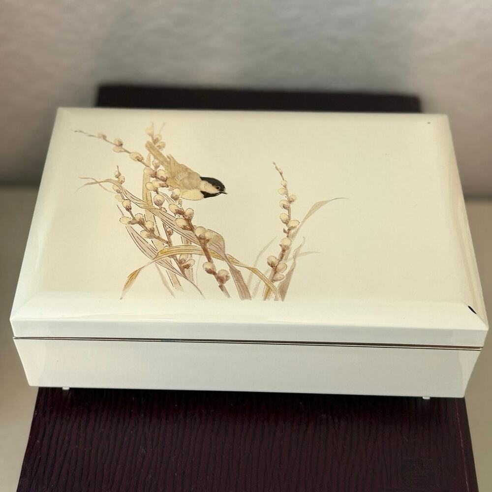 Vintage Otagiri Japan Chickadee Musical Jewelry Box Lacquerware plays Yesterday